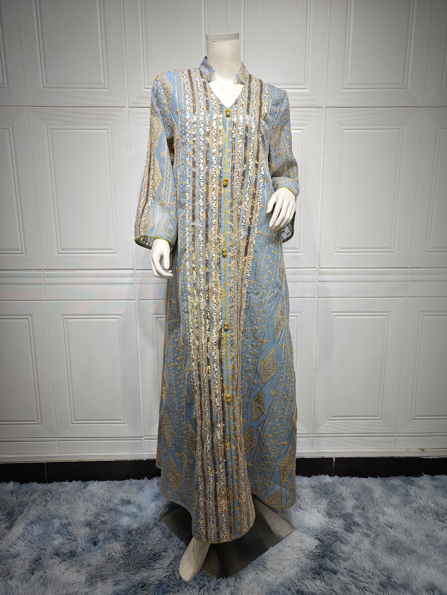 جزئیات عبای دوزی لوکس Luxury Embroidered Abaya with Elegant Details