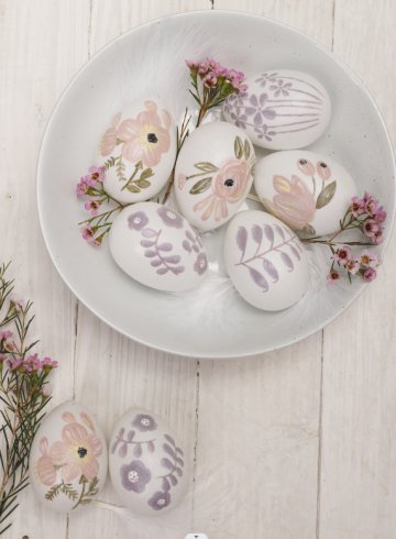 Seasonal Easter Painting Plastic Eggs