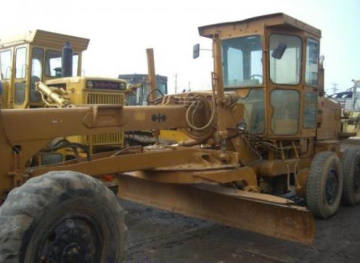 Used GD605R-2 motor grader