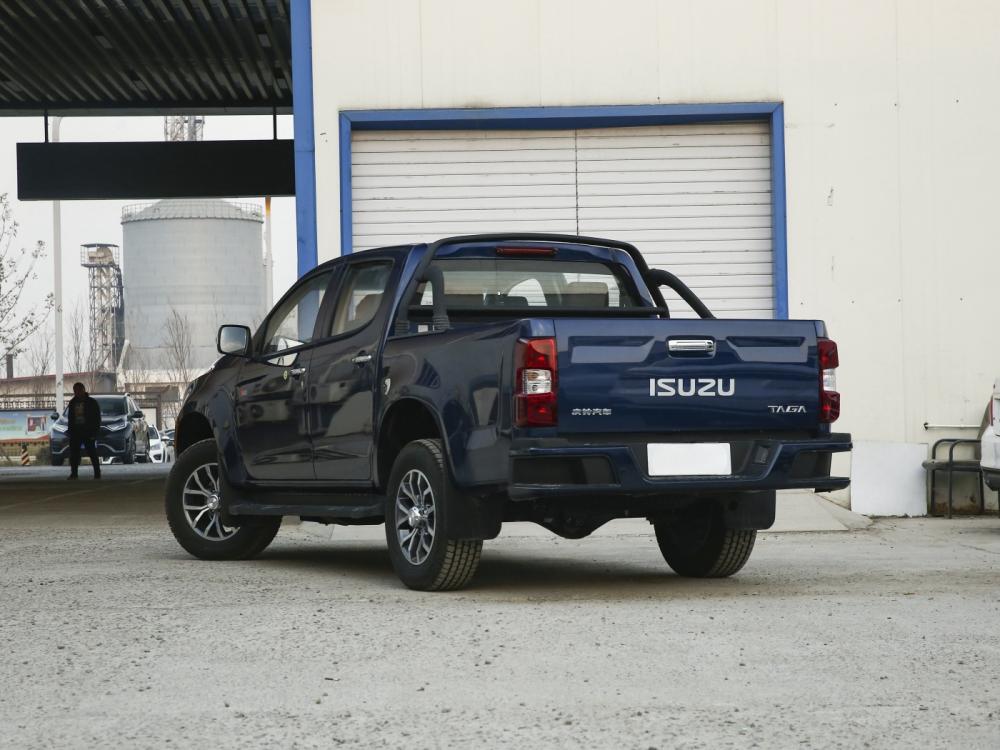 Isuzu Taga Pickup 4*2 Drive Pickup Truck 2WD Pickup Double Cab للبيع