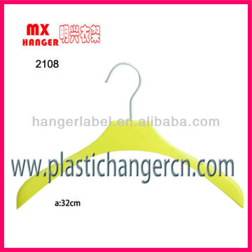 plastic hanger manufacturer