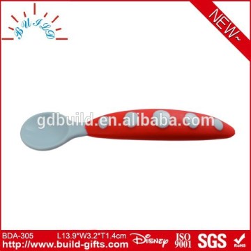 fashion spoon feeding baby