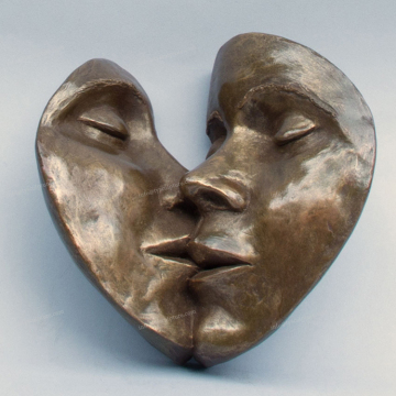 New art work bronze heart shape face kissing statue metal gift sculpture