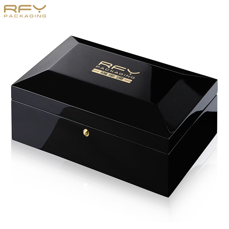 Luxury Dubai Piano Laquer Wood Craft Custom Square Storage Gift Packaging Wooden Box