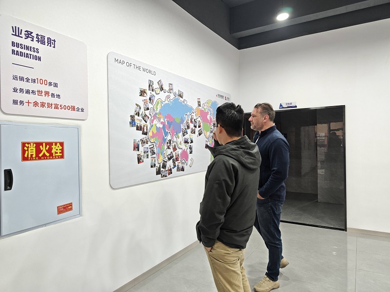 A Belgian client traveled thousands of miles to Chongqing to inspect Chuke Intelligent's laser marking and cleaning equipment