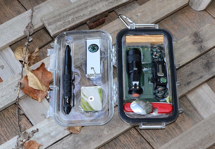 2020 New Transparent Case Camping Emergency Survival Kit ,Emergency EDC Survival Gear with Signal Mirror Fire Starter Fatwood