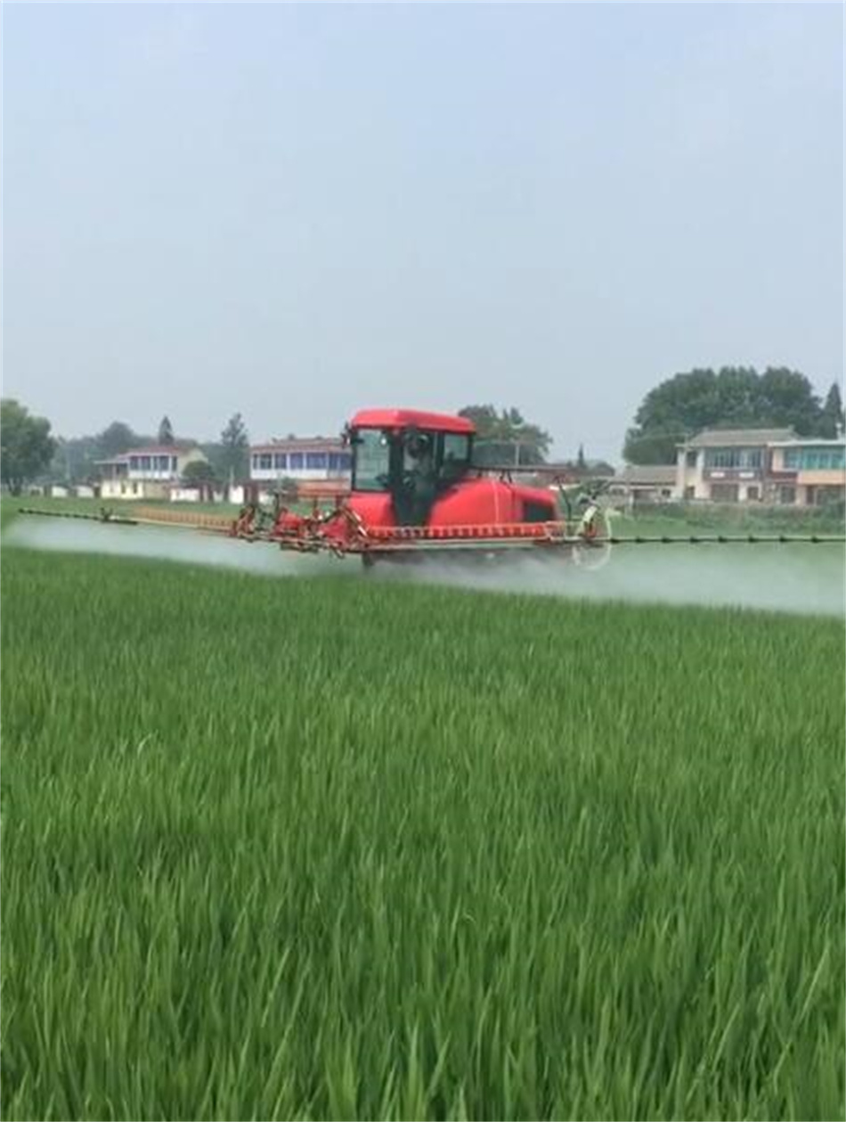 Self-propelled Boom Sprayer with Rice