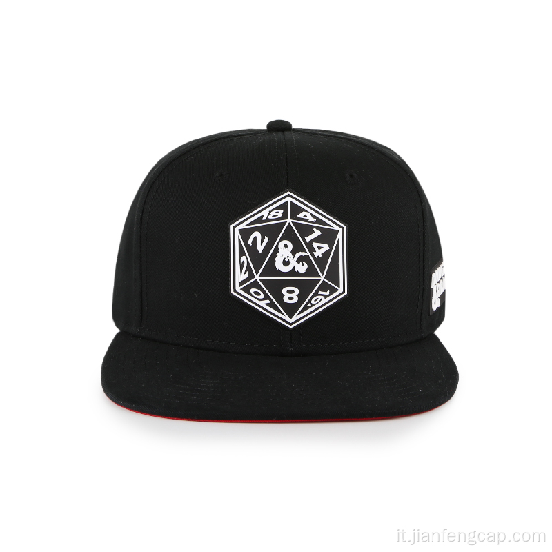 Cappellino snapback con logo in gomma dal design personalizzato