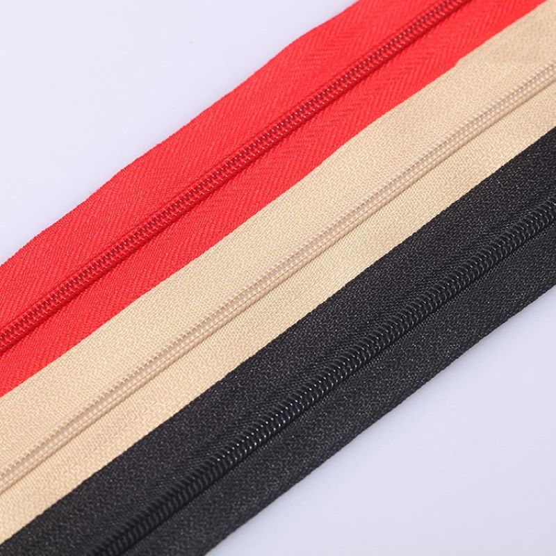 Multicolored nylon zippers in bulk for coats