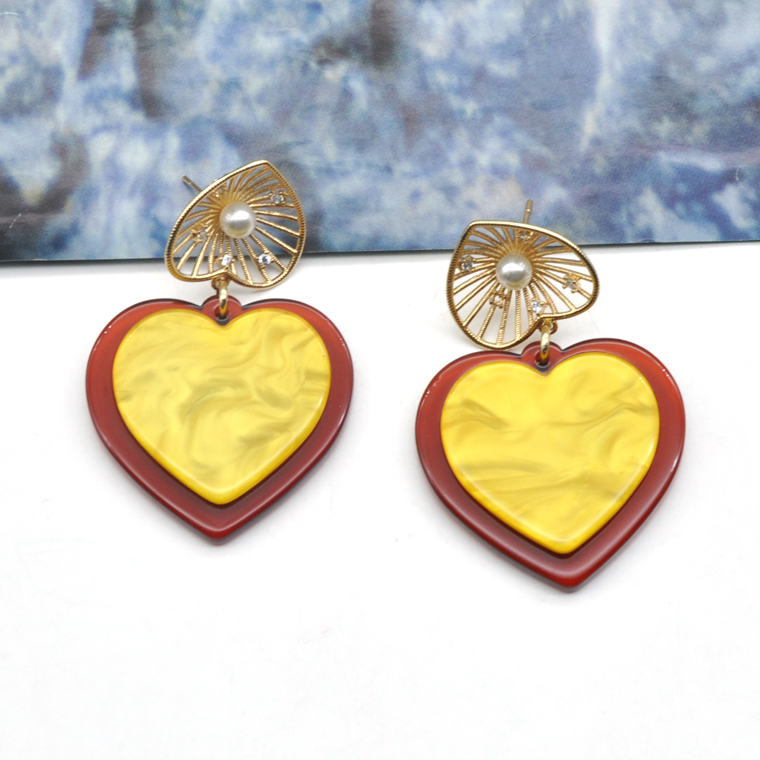 Newest gold plated brass stud jewelry for women bright gorgeous acrylic love heart earrings