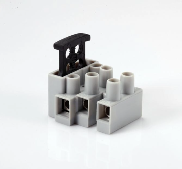 Durable fuse terminal connector