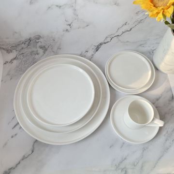 Stackable round white tableware