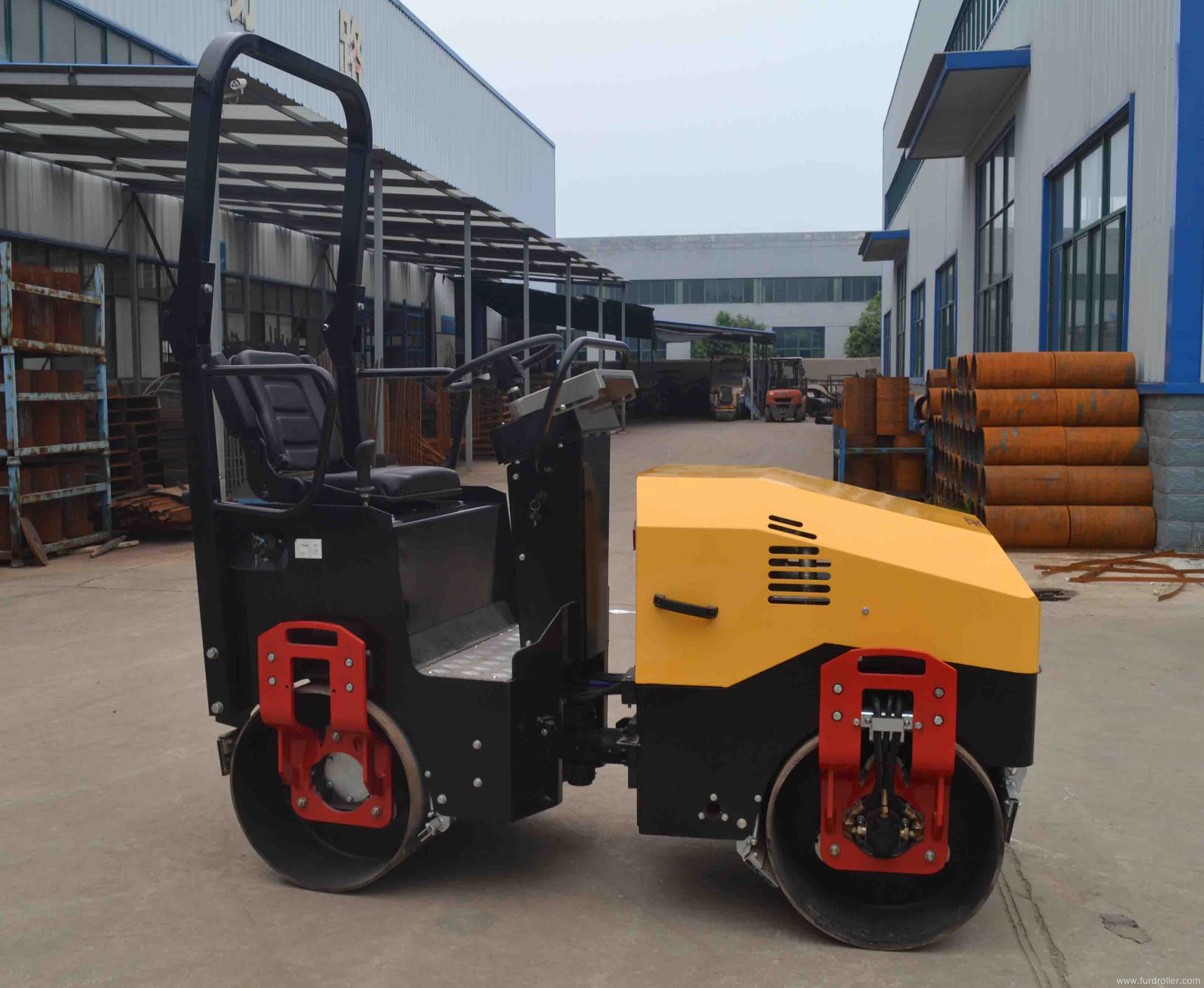 Full hydraulic 1.5 ton vibratory road soil roller compactor for wholesale FYL-900