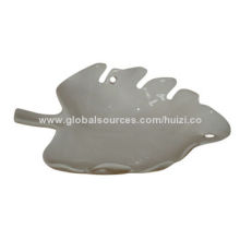 Fruit bowl in leaf-shaped