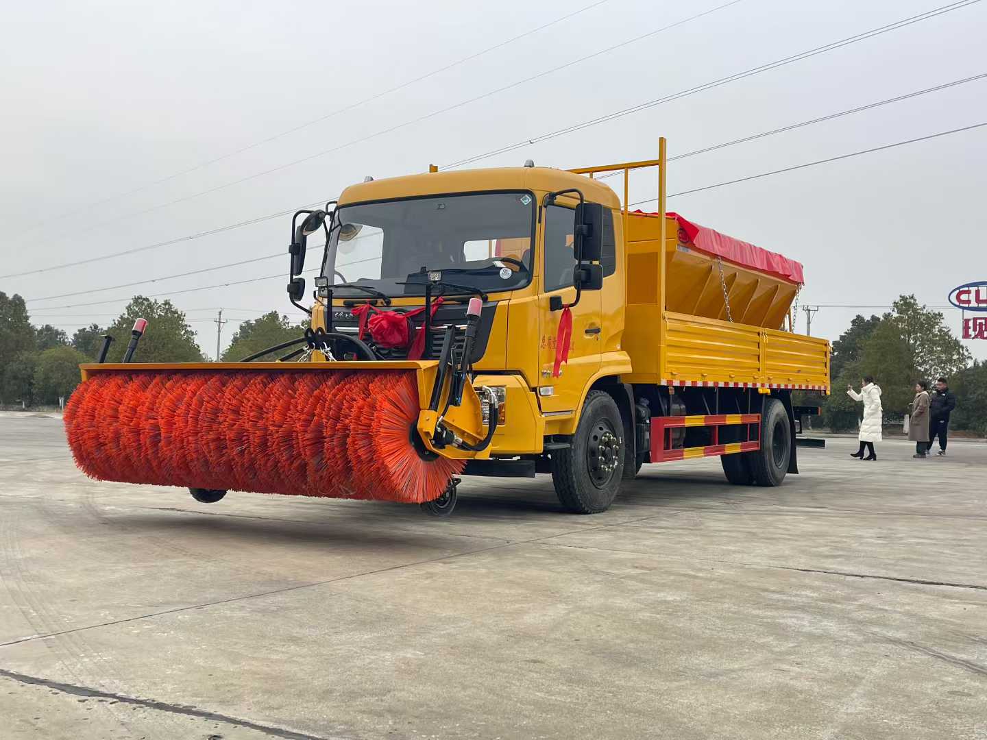 Снегоочиститель быстрого реагирования для экстренного использования Quick Response Snow Removal Truck for Emergency Use