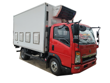 HOWO 5M van box livestock transport truck