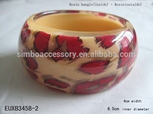 imitation wood resin bangle with large leopard fabric by insert,lucite bangle,acrylic bangle,bakelite bangle,resin jewelry