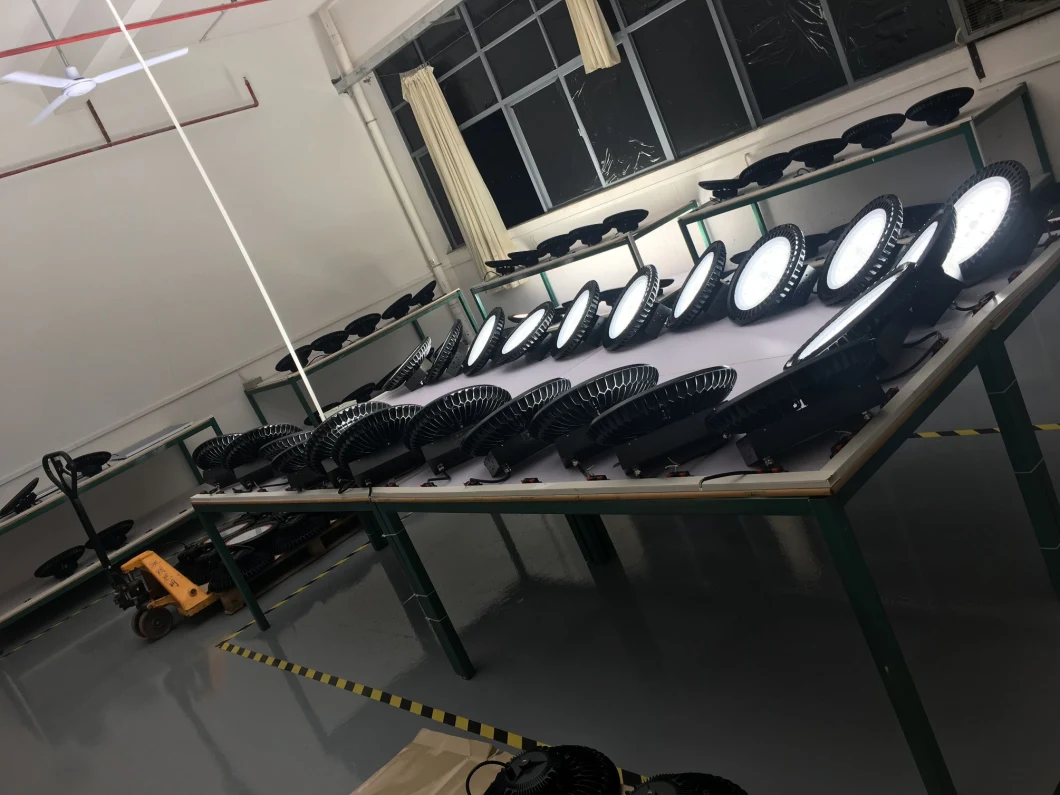 170lm/W Warehouse UFO Lamp 100W 200W LED Industrial High Bay Light