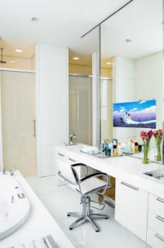 waterproof bathroom tvs
