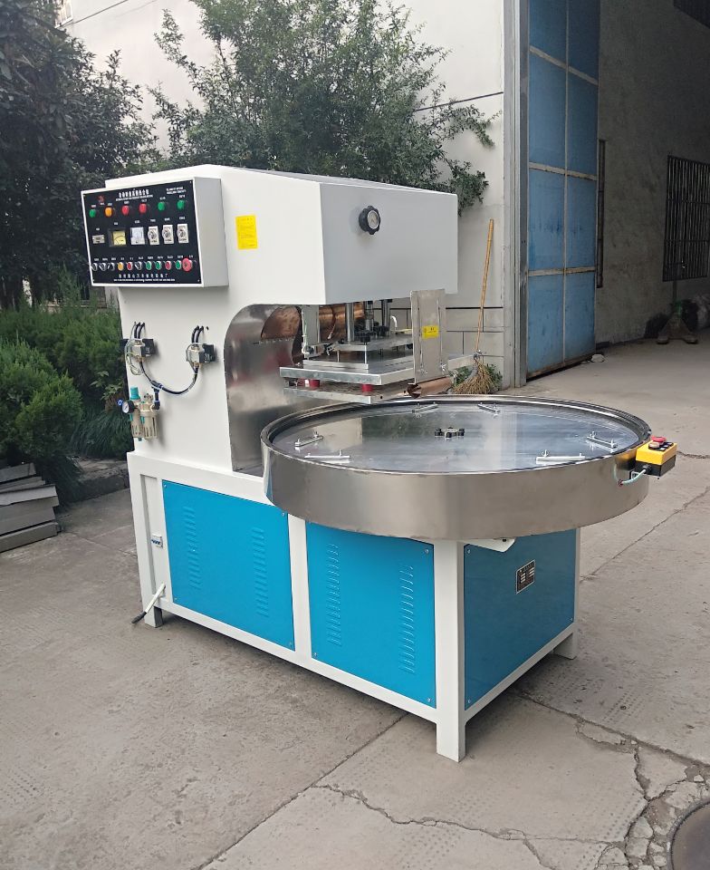 Turntable type high frequency sealing machine