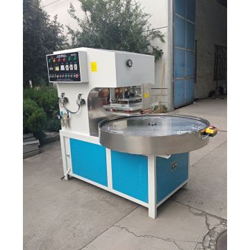 Turntable type high frequency sealing machine