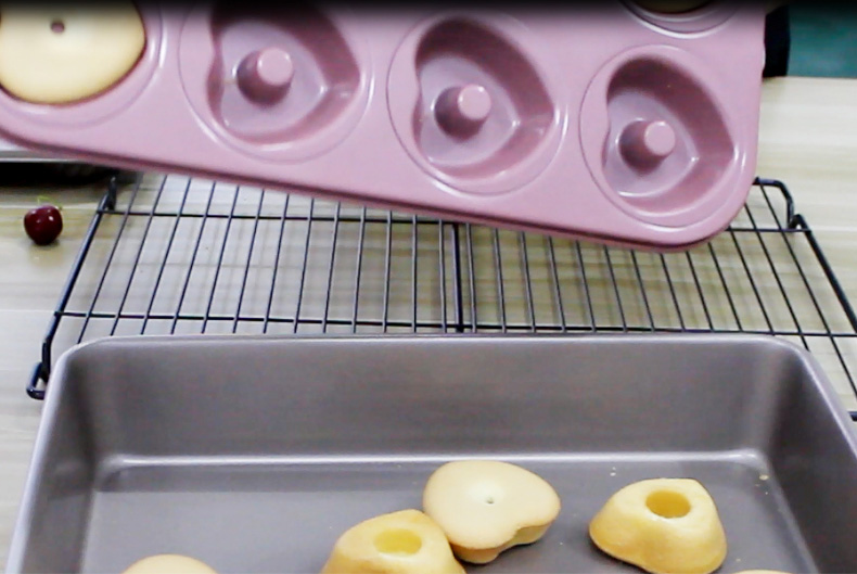 12-cavity doughnut pan01