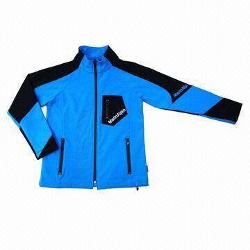 Windbreaker with technical performance