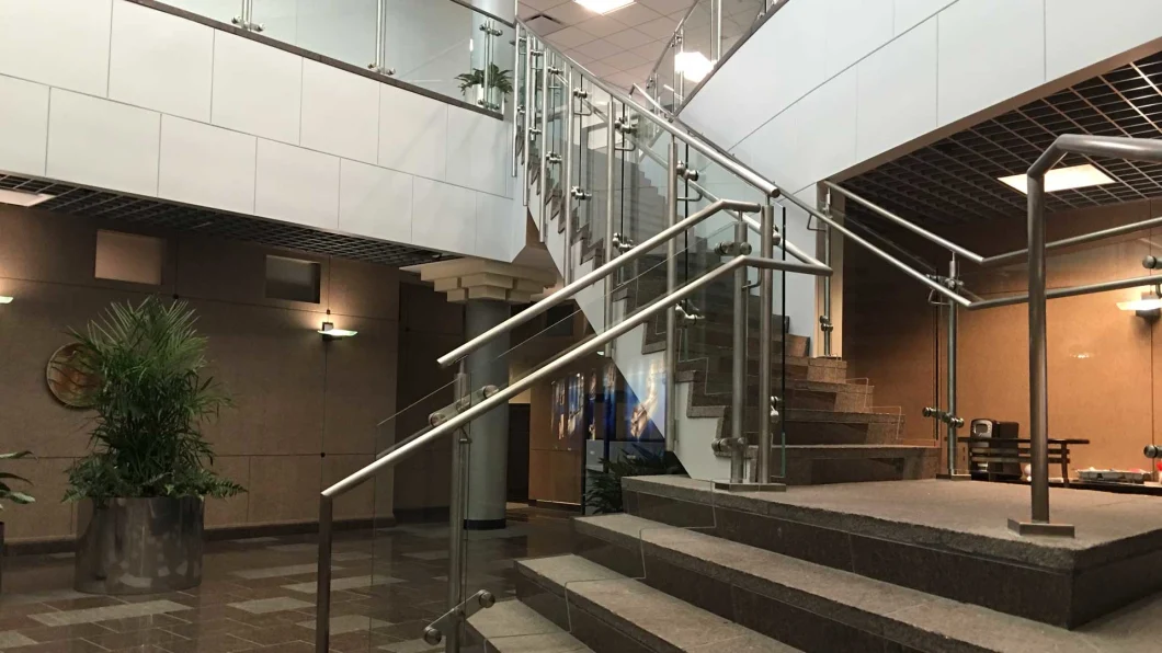 Moderner SS-Handlauf-Außenhandlauf-Glaszaun-Pfosten für Balkon-Treppe