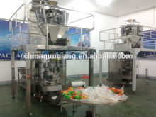 Automatic packaging machine for puffy food