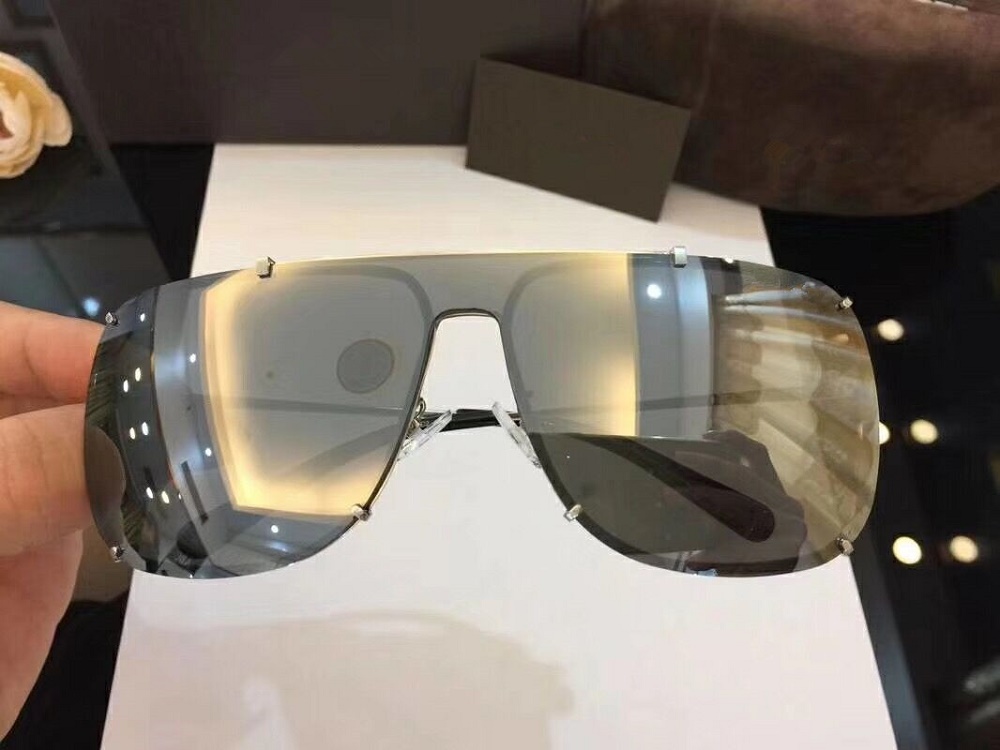 Goggle Type Sunglasses