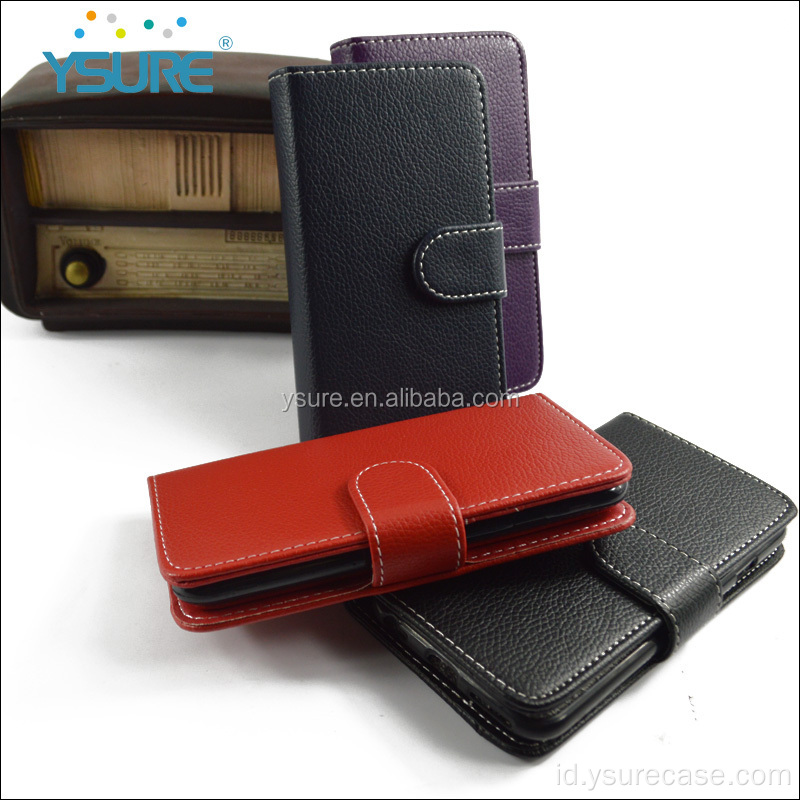 Casing sintetis dengan slot kartu yang nyaman