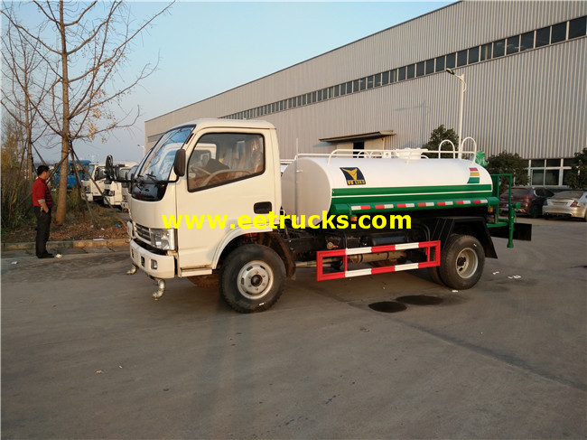 Small Water Spraying Tanker Trucks