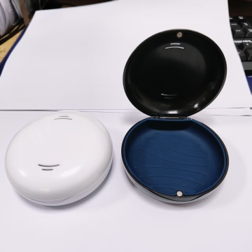 Orthodontic Aligner Case with Magnetic Closure