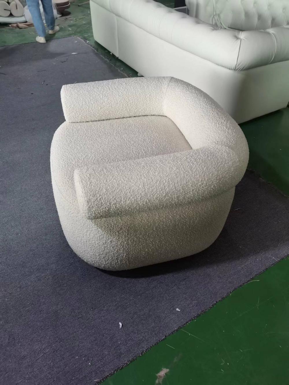 Huggy Swivel Chair