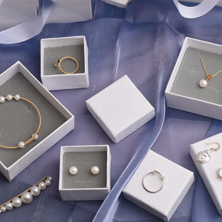 Conjunto de joias de textura branca caixa de presente 3 unidades White Texture Jewelry Set Gift Box 3 Png