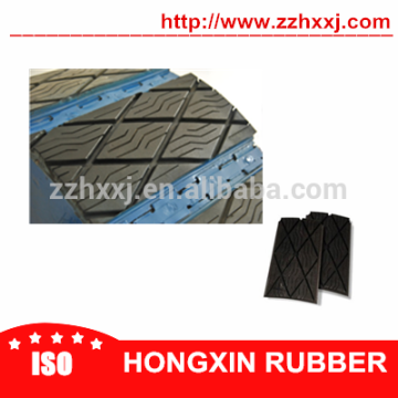 Band conveyor roller slide lagging pads