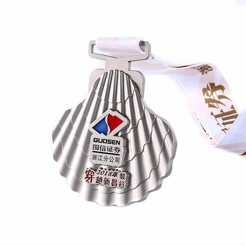 Pingat Pertandingan Berjalan Berbentuk Silver Shell