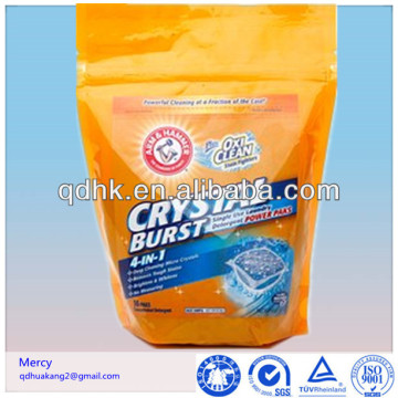 Laundry detergent bag with zipper