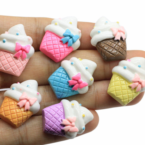 Żywica Cupcake Deser Popsicle Flatback Cabochons Kawaii Bowtie Decor Dollhouse Cupcake Charms Akcesoria do scrapbookingu