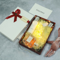 Kreative Geschenkbox mit Lippenstift im Ins-Stil