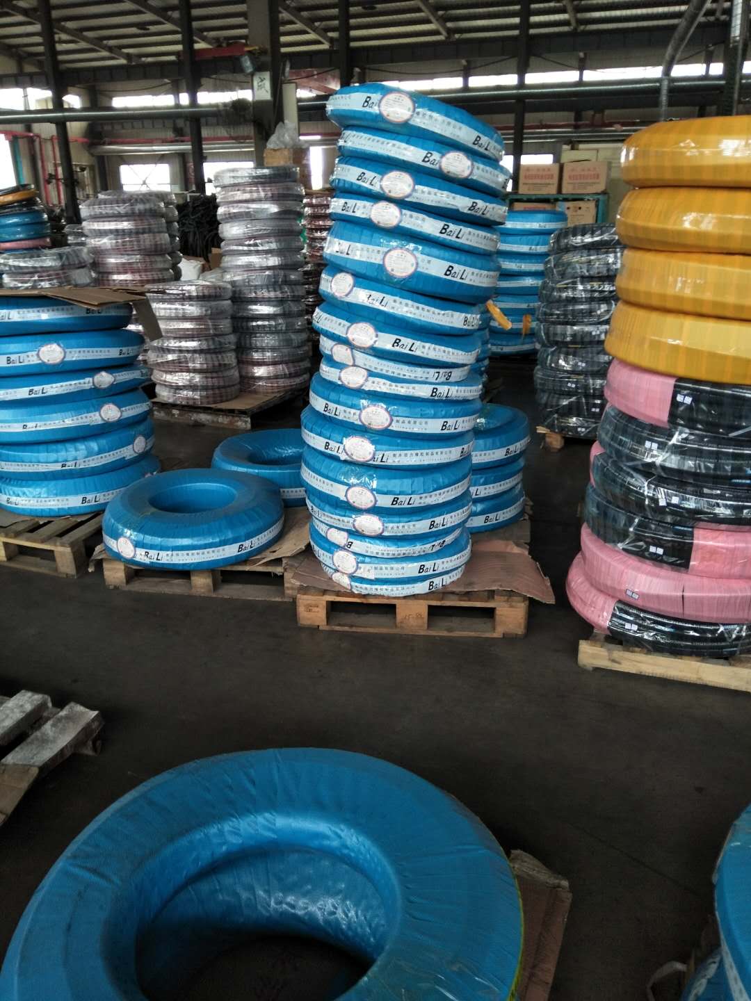 Lowest price wire braided reinforced flexible rubber hydraulic hose