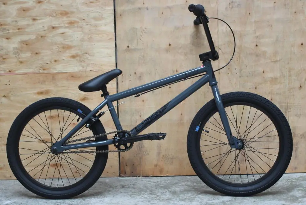 20 Inch Hi-Ten Frame BMX Bike/ Bicicleta