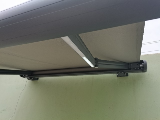 Motorized Full Cassette Retractable Awning