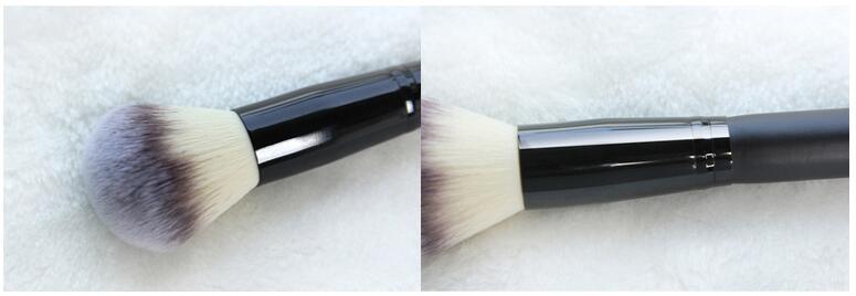 Powder makeup brush 