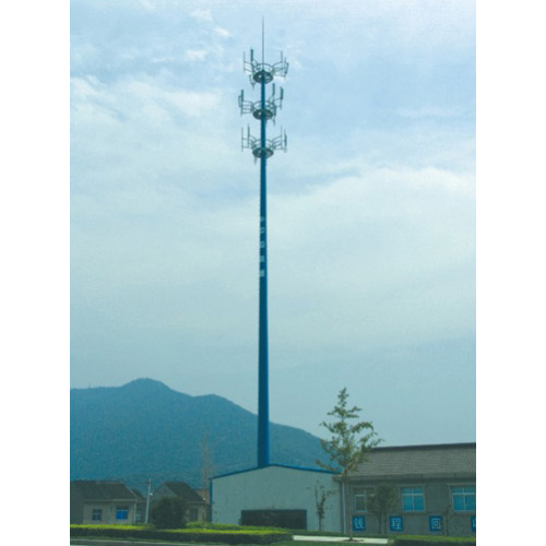 Pólo de telecomunicações da torre de comunicações pintada