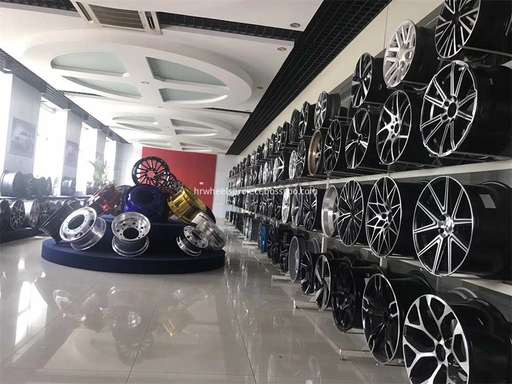 Entrepôt d'usine de roues en alliage de voiture 67 Car Alloy Wheels Factory Warehouse 67