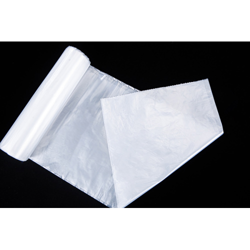 ロール上の白いプラスチック製ゴミ袋
