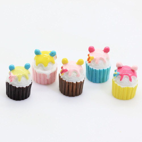 13*18mm Mini Cupcake A Forma di 3D Carino Cabochon Per Mestieri Fatti A Mano Decorativi Charms Cucina Frigo Ornamenti Perline Melma