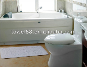 white bath floor mat towel
