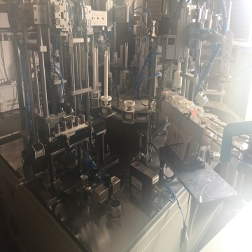 Plastic hardware product assembly machine